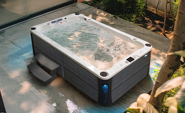 Deck Series Laredo hot tubs for sale